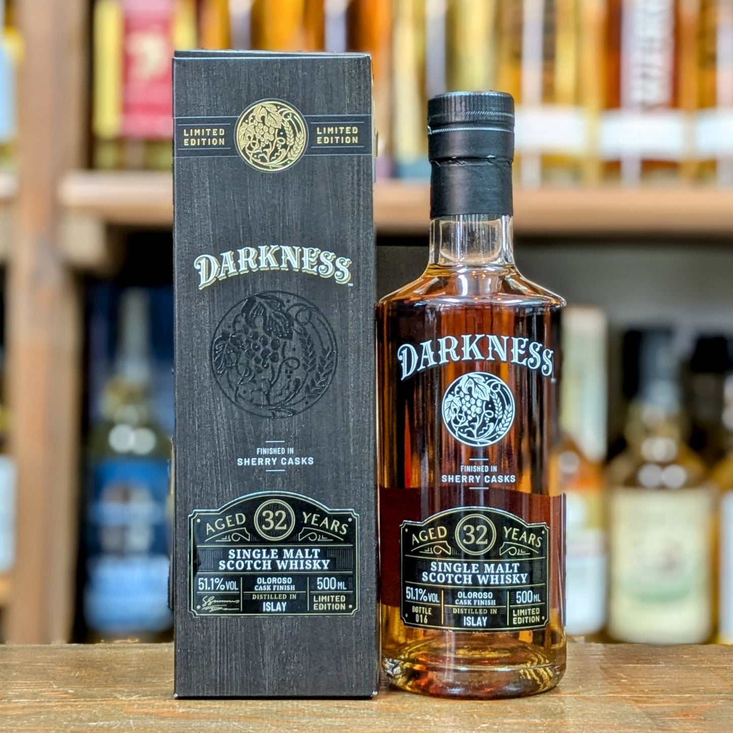 ダークネス アイラ シングルモルト32年 51.1% 500㎖